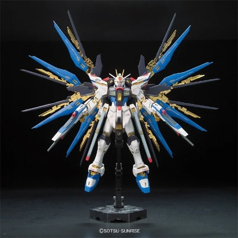 Bandai Подлинная модель Gundam комплект Аниме фигурки RG 1144 Страйк Фридом GUNDAM экшн-фигурки коллекционные игрушки подарки для детей (art.: 3920c1956b8bc) - 3920c1956b8bc