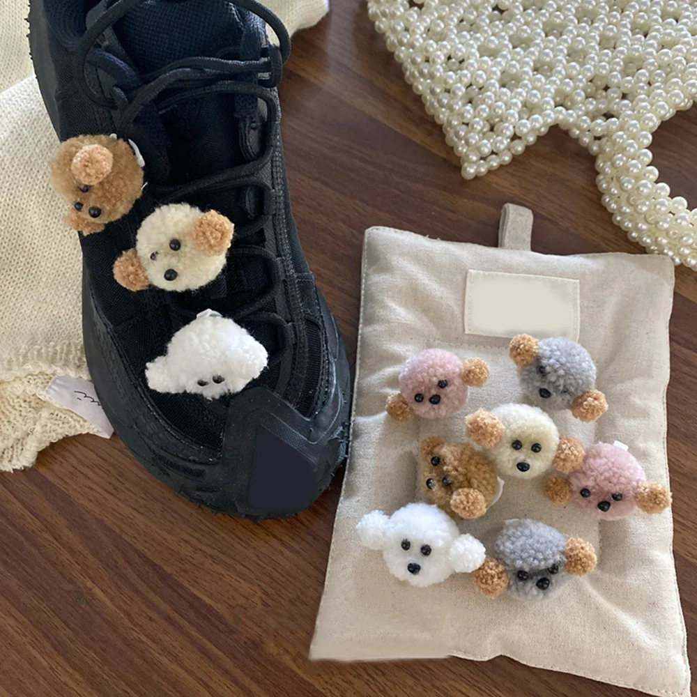 1 para uroczych pluszowych butów VIP dla psów dla kobiet i dzieci Słodkie i urocze wszechstronne koronkowe klamry Charms Akcesoria Trampki DIY Dekoracja