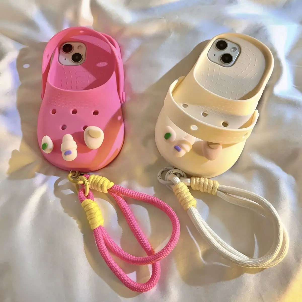 Фото Креативный чехол для телефона для iphone 15 14 13 12 Pro Max INS, забавная обувь с 3D отверстиями «сделай сам», мягкий защитный чехол в форме тапочки с ремешком №2