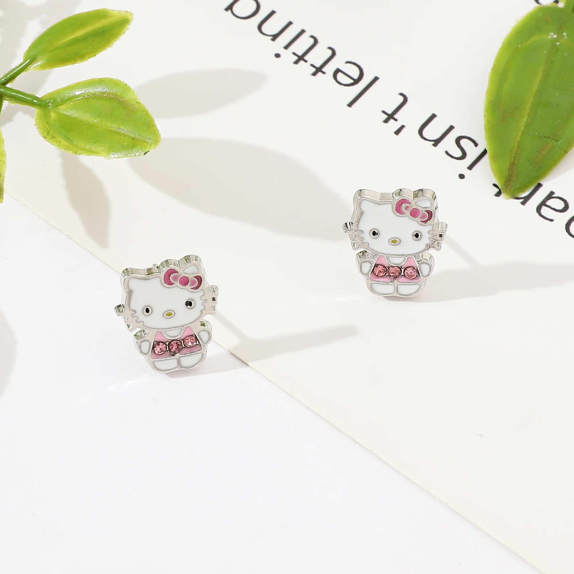 Фото Sanrio Мультяшные Серьги Hello Kitty Молодежные серьги для девочек в стиле кампуса милые конфетные подарки для друзей №5