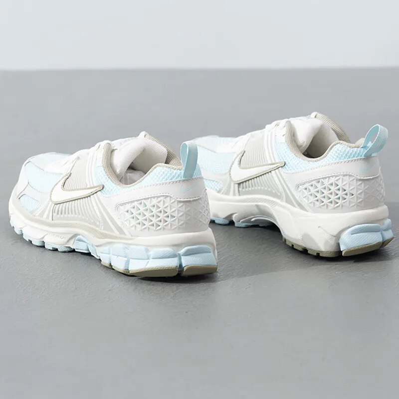 Фото Большие туфли Nike, женская обувь, новинка весны 2024, спортивная обувь ZOOM VOMERO 5, легкие дышащие повседневные кроссовки для бега IB4698-411 №5