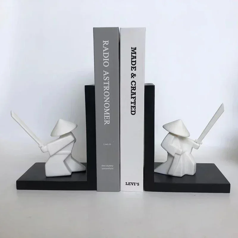 Фото Фигурка кунгфу, креативный книжный канделябр из смолы, украшение человека, подставки для книг, современная домашняя декоративная книга с концами №3