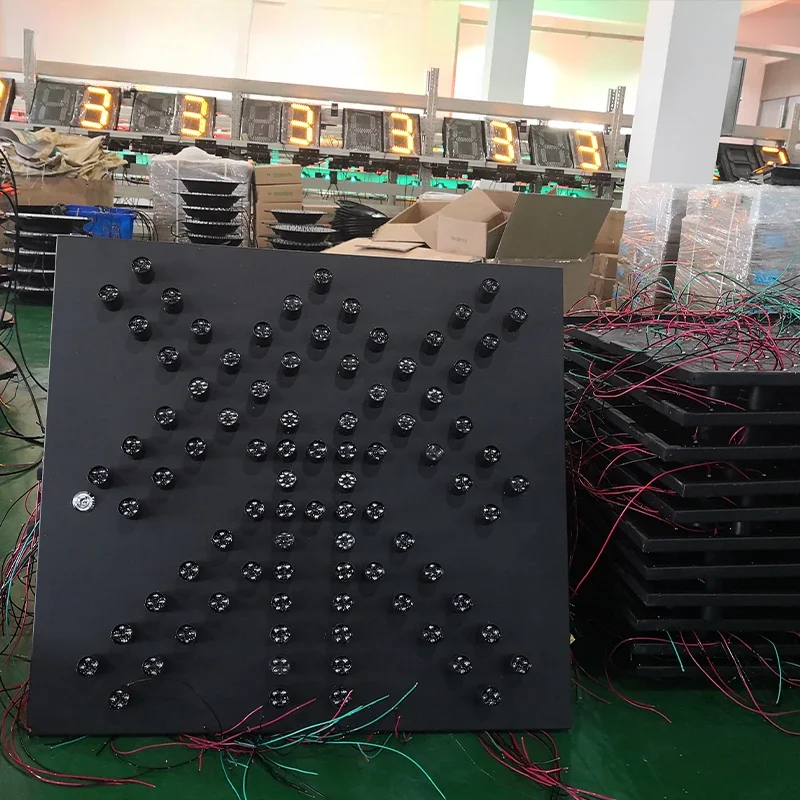 XINTONG Safety Traffic Light 100mm Arrow Directional Led Заводской сертификат CE (art.: 3920cb025a023) - 3920cb025a023