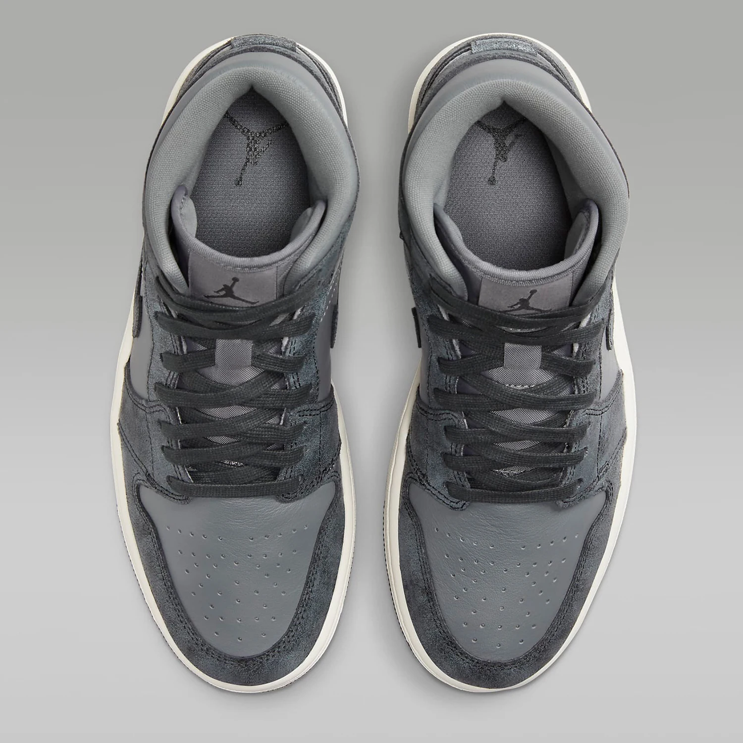 Фото Оригинальные женские спортивные повседневные кроссовки Nike Air Jordan 1 Mid SE FJ3448-001 №4