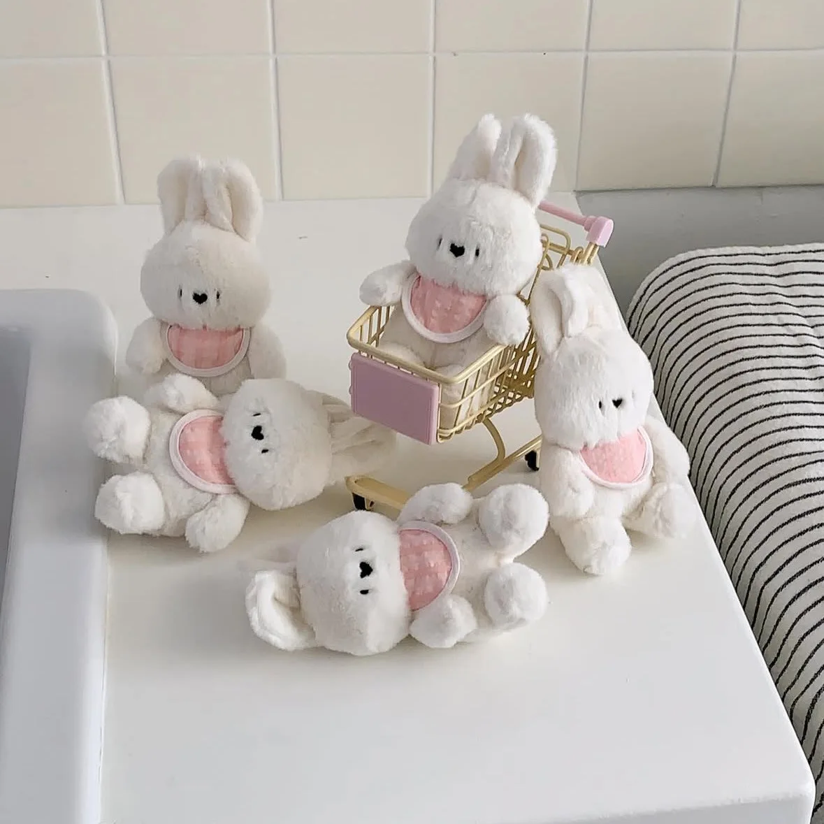 Новые игрушки для собак Ins Rabbit Sleeping Doll Gnawing Squeaking Plush Toys Интерактивные товары для домашних животных Аксессуары для собак Pomerian