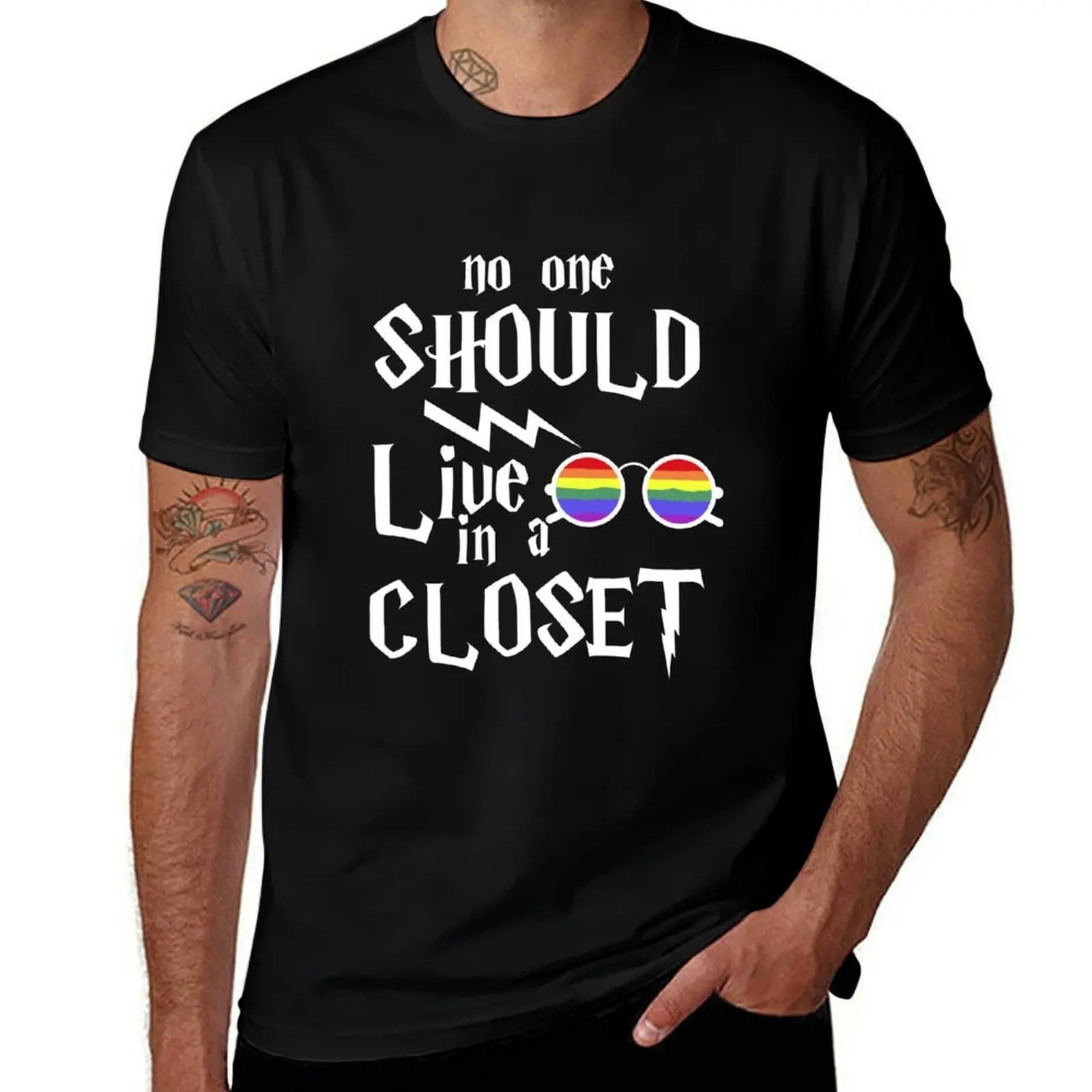 Футболка No One Should Live in the Closet, футболки для мужчин, хлопковые мягкие футболки для мужчин, хлопковая забавная футболка
