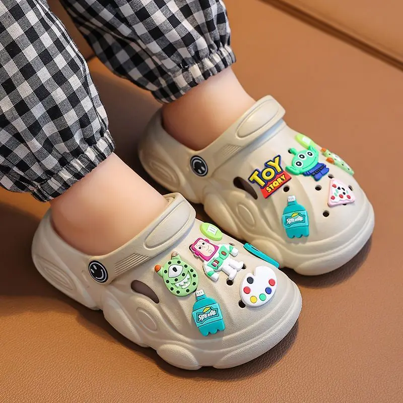 Фото Disney Buzz Lightyear Alien летние милые повседневные удобные нескользящие и износостойкие уличные пляжные сандалии с мягкой подошвой и отверстиями №3