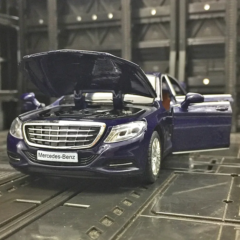 Фото Масштаб 1:32, Mercedes-Benz Maybach S600, четырехдверная роскошная модель автомобиля, звук и свет, металлические украшения, коллекция игрушек для мальчиков №4