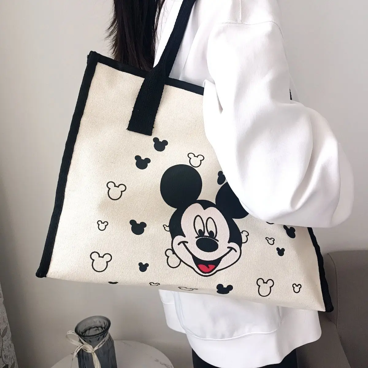 Фото Новая модная сумка-тоут Disney, женская сумка большой вместимости, холщовые сумки для мамы, сумки через плечо для покупок №2
