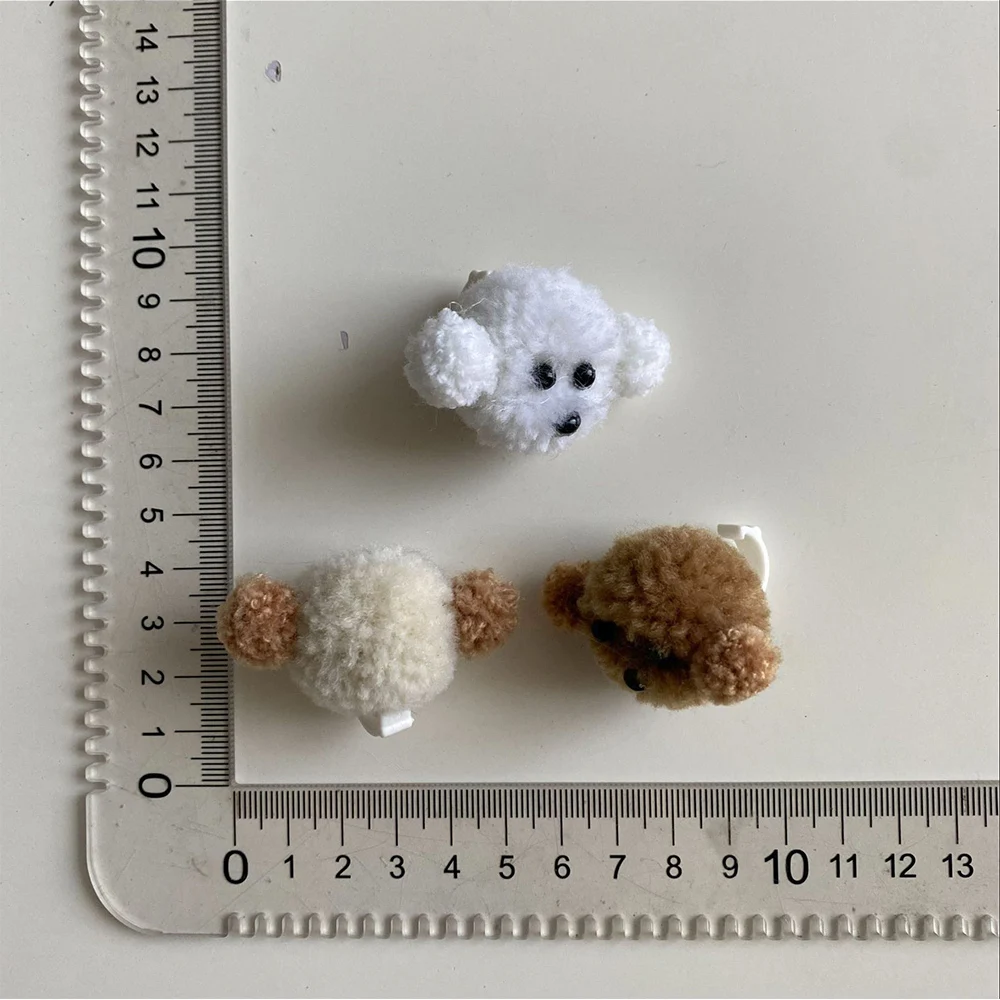 1 para uroczych pluszowych butów VIP dla psów dla kobiet i dzieci Słodkie i urocze wszechstronne koronkowe klamry Charms Akcesoria Trampki DIY Dekoracja (art.: 3920c9092303c) - 3920c9092303c
