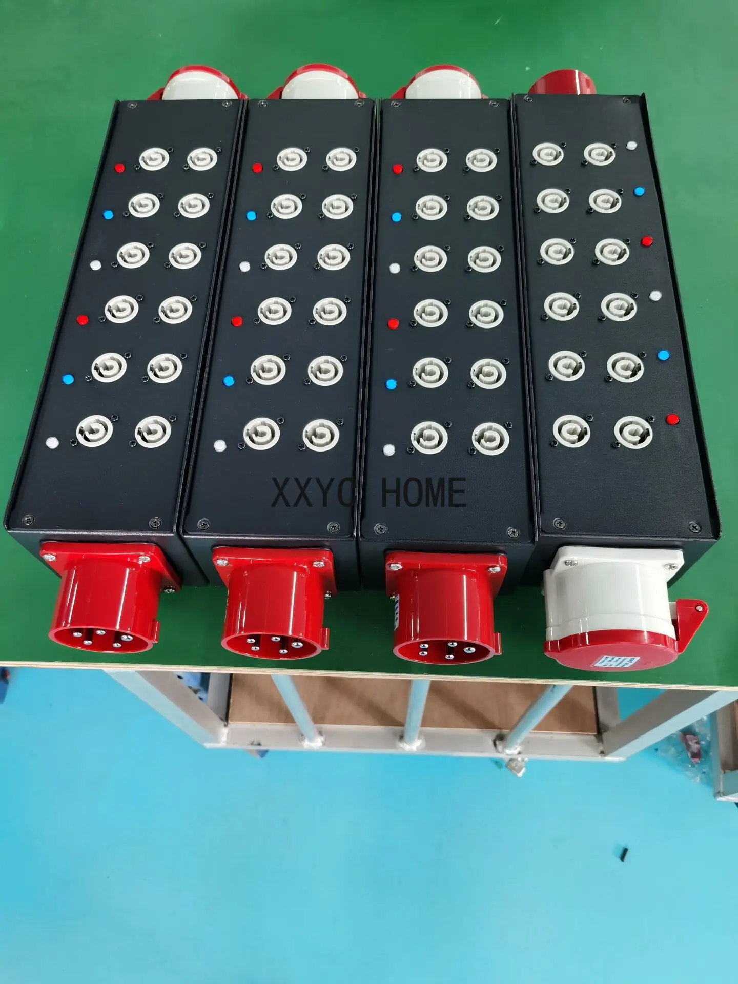 32A/5Pin In & Out с 12-сторонней выходной панелью PowerCON