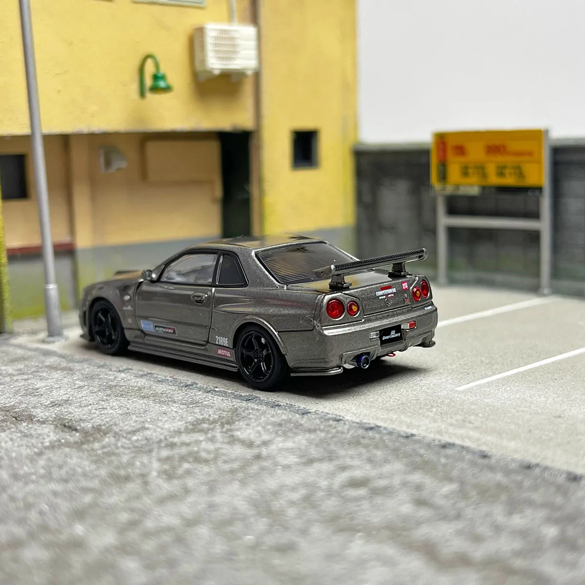 Фото INNO 1:64 Nissan GTR34 R34 модель автомобиля №4
