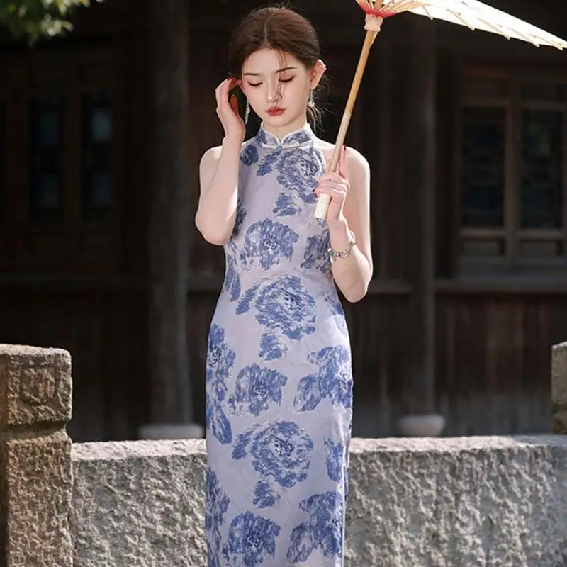 Новое Cheongsam без рукавов в китайском стиле, сексуальное облегающее платье Ципао с висячим вырезом, винтажное платье с цветочным принтом, модное вечернее платье (art.: 3920cd5dada96) - 3920cd5dada96