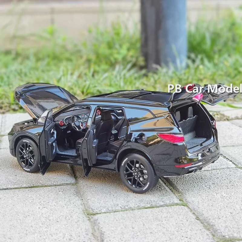 Фото 1: 18 оригинальная модель внедорожника sаик GM Pioneer RS из сплава №2