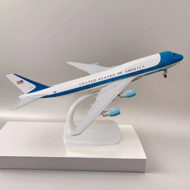 20 см American Airlines B747 наборы литых под давлением моделей самолетов из смолы с колесами и базовым дисплеем, коллекционный подарок для авиационных энтузиастов