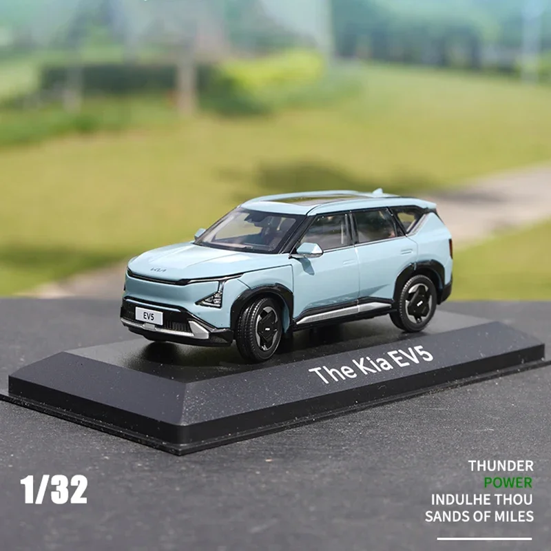 Модель автомобиля из сплава Kia EV5, масштаб 1:32
