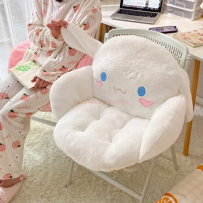 Sanrio мультфильм Cinnamoroll зимняя плюшевая наполовину окруженная черная курьерская мебель для общежития офиса Нескользящая подушка для стула (art.: 3920c47721883) - 3920c47721883
