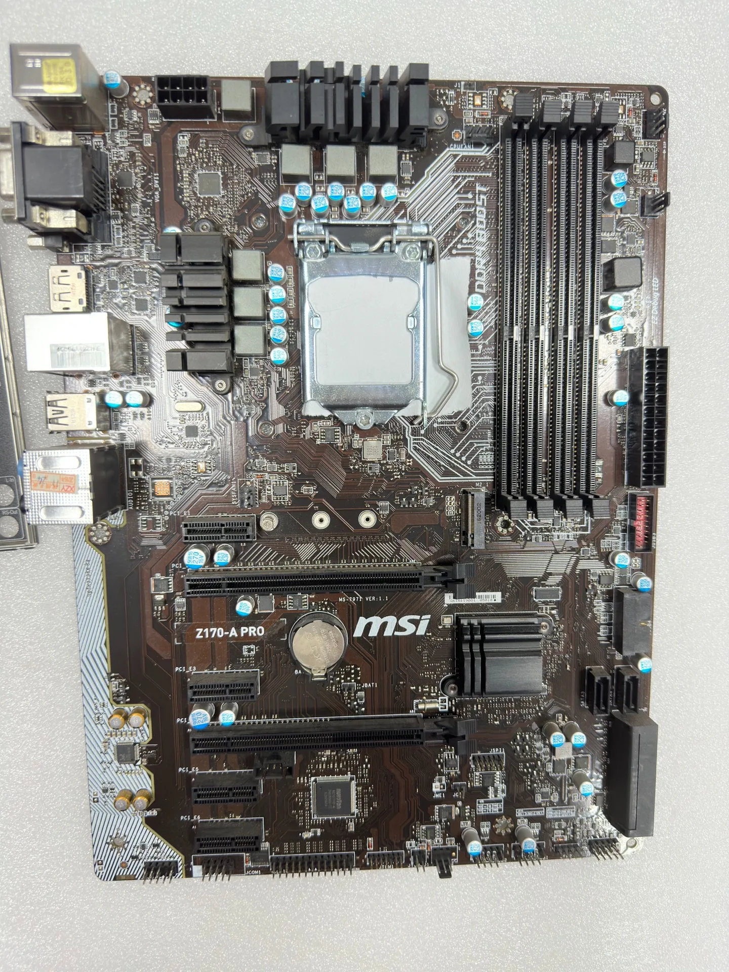 Известный бренд — материнская плата MSI Z170-A PRO, поддерживает процессор 67 поколения, контакты процессора (тест и отправлено)