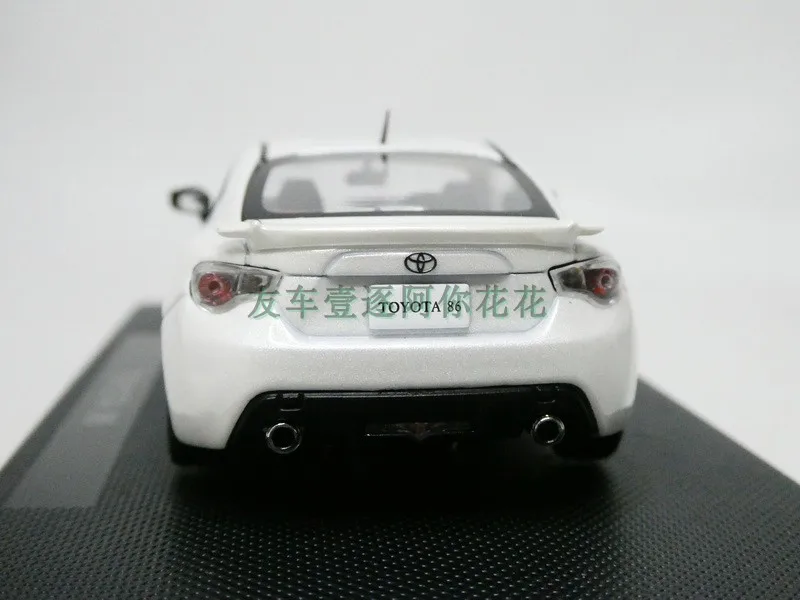 Фото Модель литая Гоночная машина EBBRO 1:43 86, детские игрушки в подарок №2