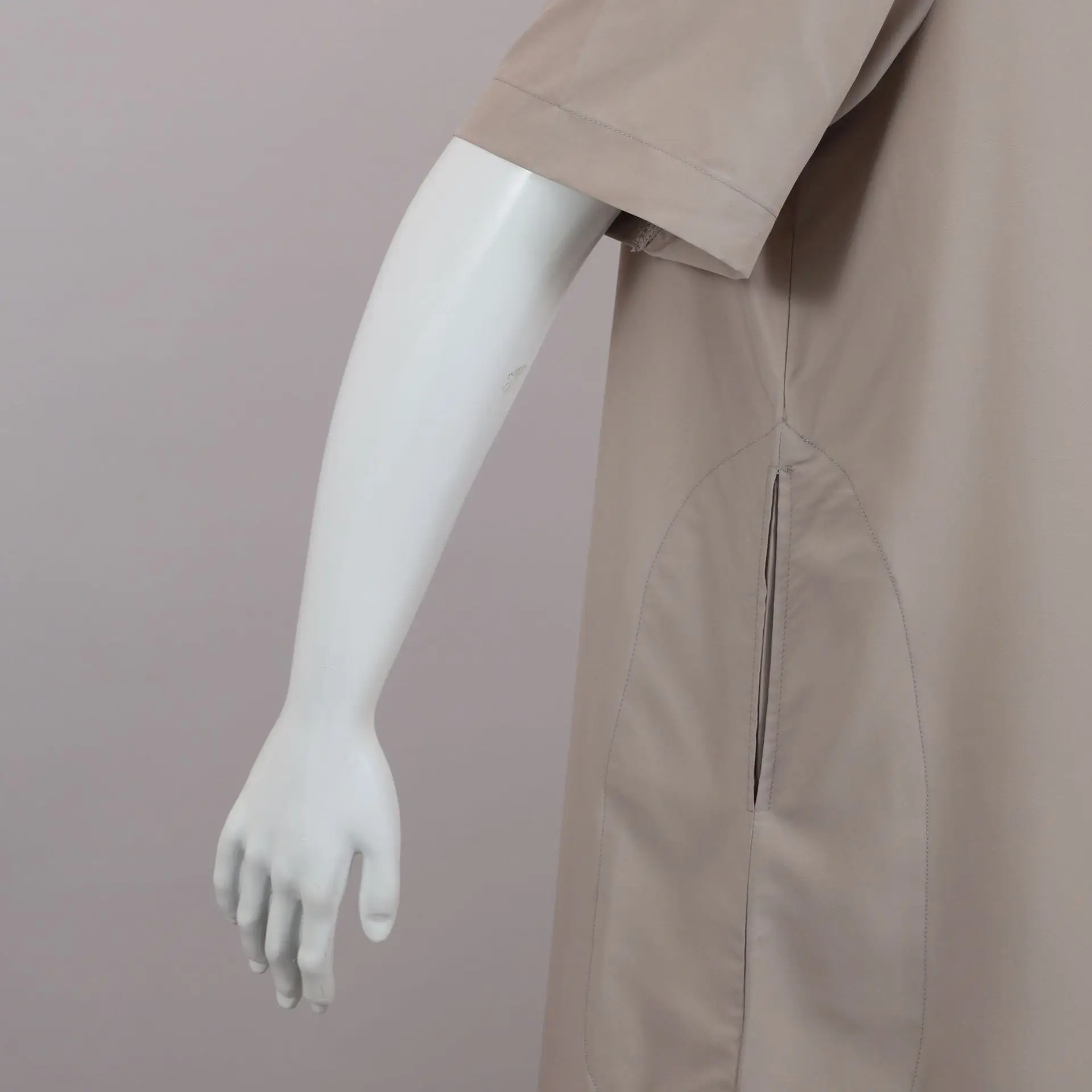 Фото Новый мусульманский мужской халат с коротким рукавом Jubba Thobe, Саудовская Аравия, Thoub, воротник на пуговицах, турецкий кафтан, платье Абая, платье Daffah Dishdasha №4