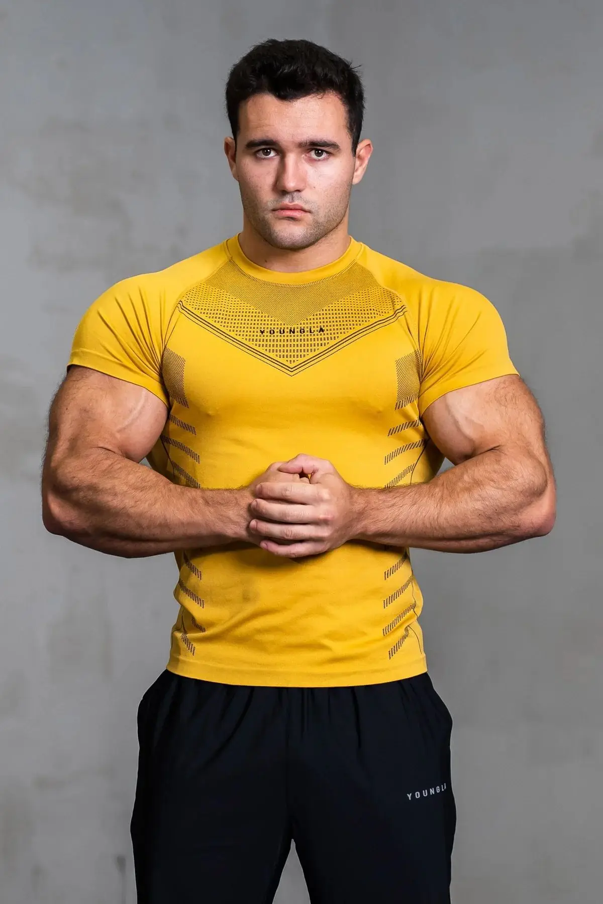 Фото YOUNGLA мужские футболки для спорта и фитнеса, быстросохнущая дышащая эластичная рубашка с короткими рукавами, тренировочная футболка для бега на открытом воздухе №5