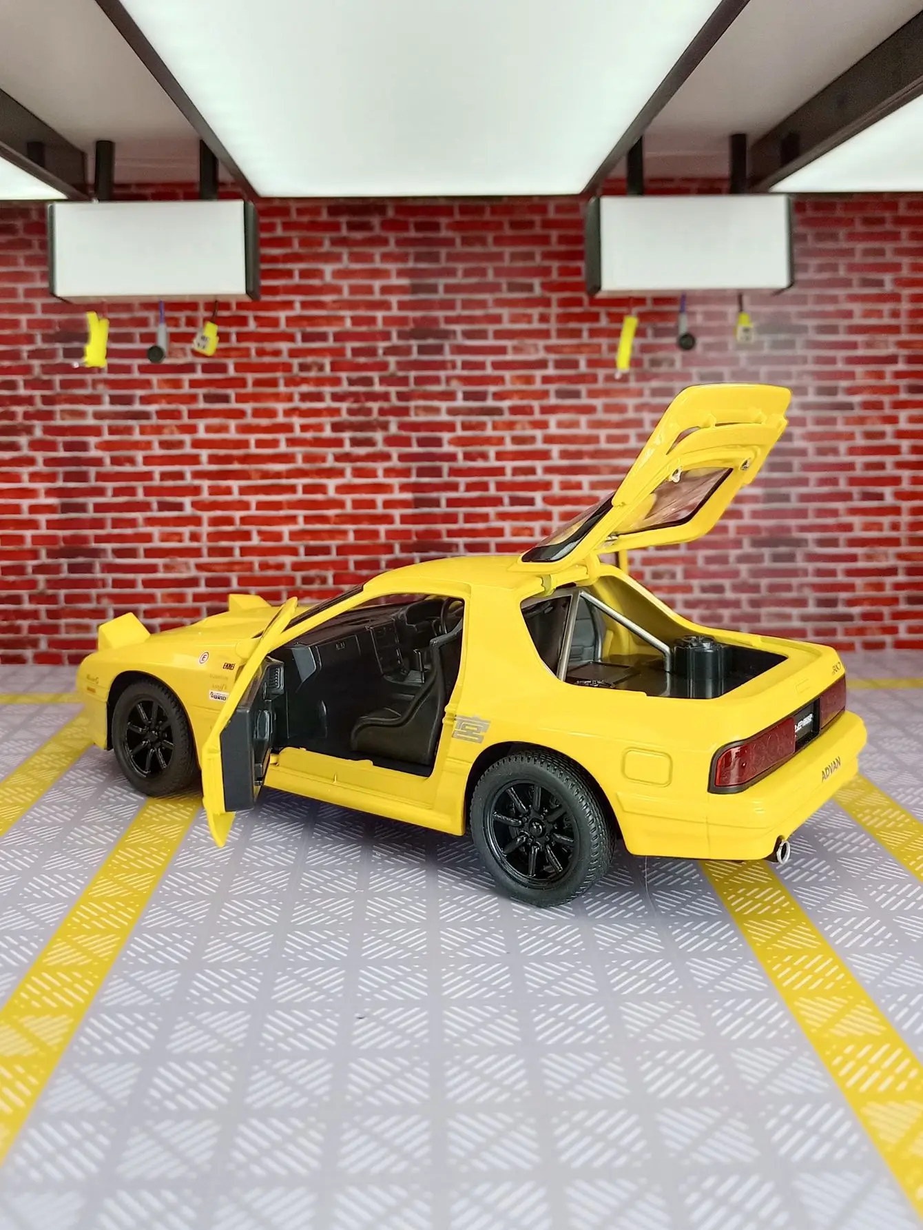 1:24 Mazda RX-7 модель автомобиля из сплава, украшения, акустооптическая противоударная игрушечная дверь автомобиля, капот багажника, может обернуть на прыжке светильник (art.: 3920cd78226d8) - 3920cd78226d8