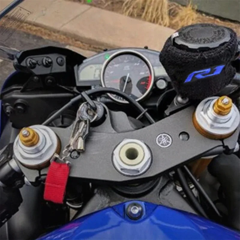 Фото Yamaha R1 YZF-R1 YZFR1 YZR R1M Крышка Переднего Тормозного Бачка Корпус Масляного Бака Для Мотоцикла Защита Рук Брелок Для Кл... №2