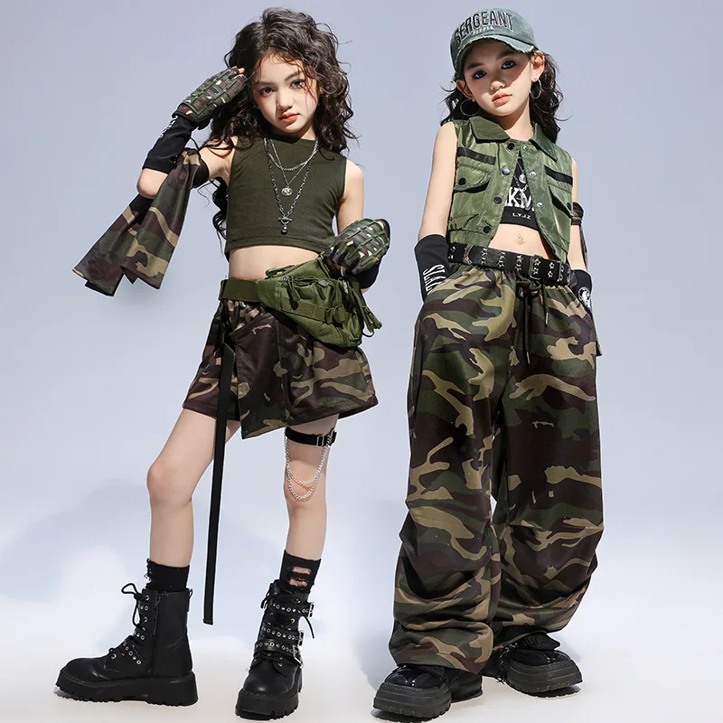 Фото Камуфляжный жилет K-pop для девочек, брюки-карго, детские укороченные толстовки, шорты, детская уличная одежда, джаз, хип-хоп, комплекты групповой одежды в стиле милитари для девочекG №3