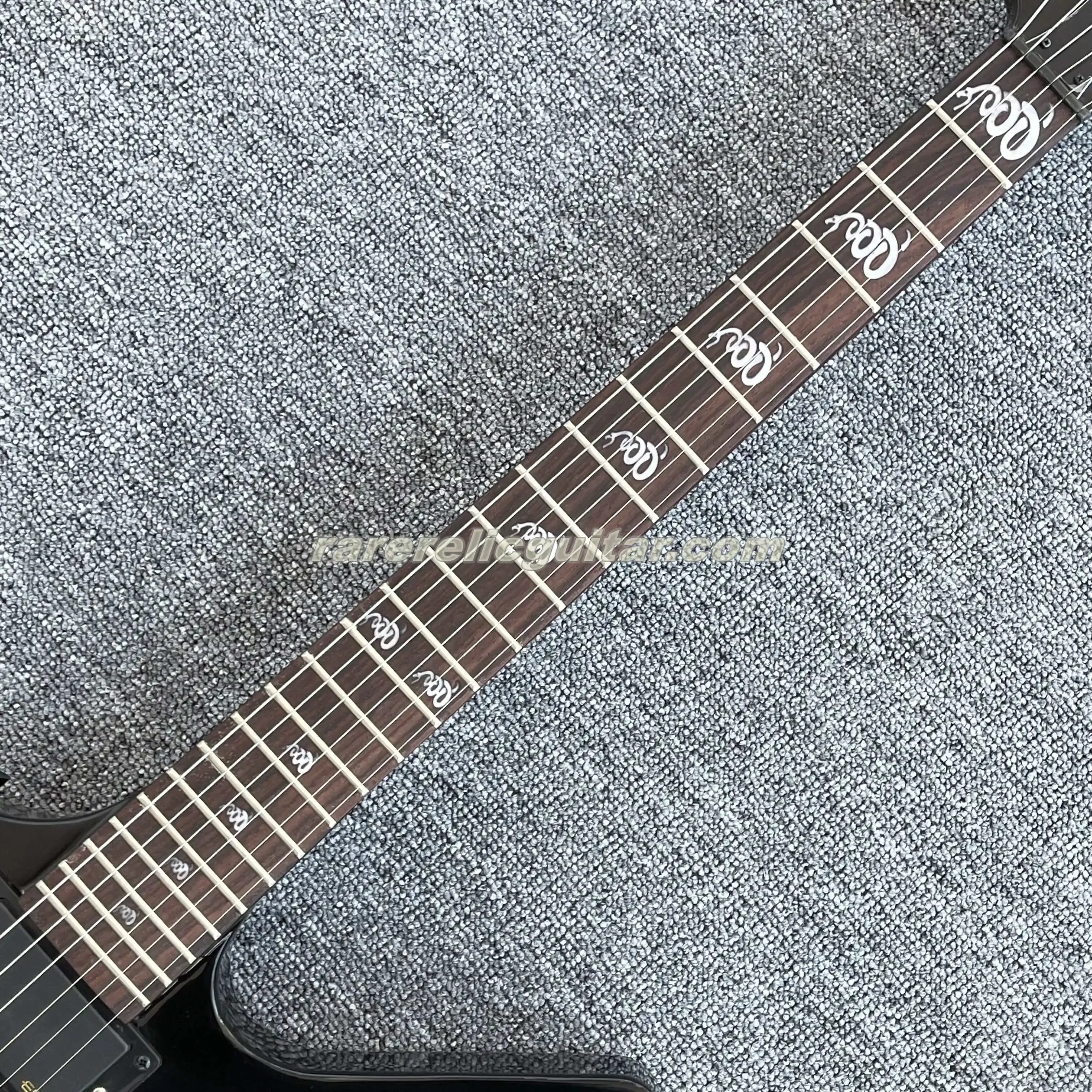 Rarerelic В наличии Hetfield Gloss Black MX 250 Электрогитара Змеиная инкрустация Китай Активные звукосниматели EMG 9 В Батарейный ящик Черный Hardwar