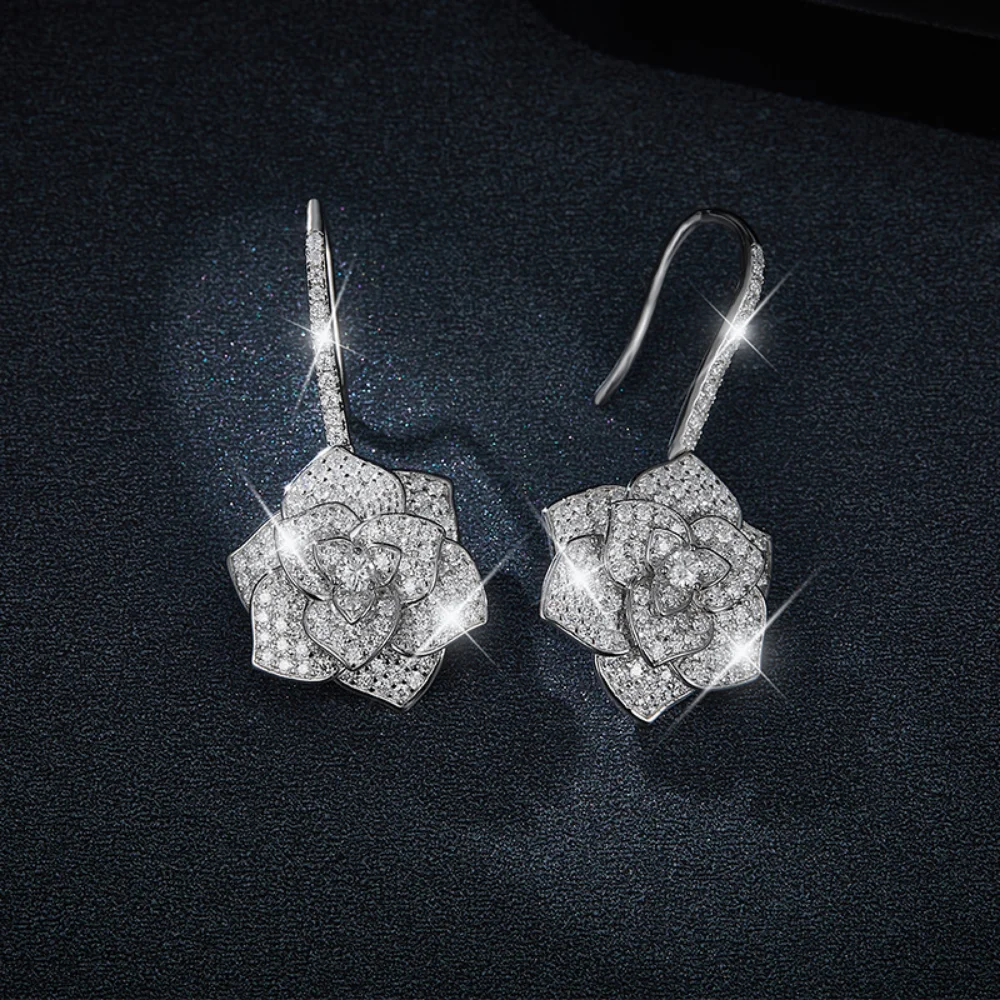 Фото Серьги-гвоздики женские из серебра 925 пробы с бриллиантами №5