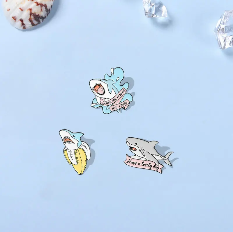 Фото Эмалированная булавка Shark are Friends на заказ, булавка для лацкана в виде недели акулы, банана, серфинга, искусственная булавка, Веселая Детская Милая бижутерия, подарок для детей №2