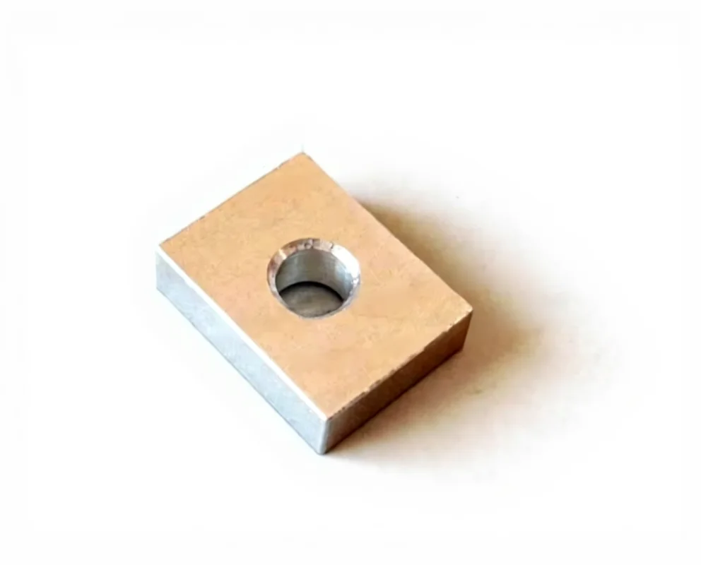3085499 Клеммный электрод EDM S467 Средний блок 18x14x5 мм для Sodic SL400, SL600, AQ400, AQ600 Sacrificial Electrode