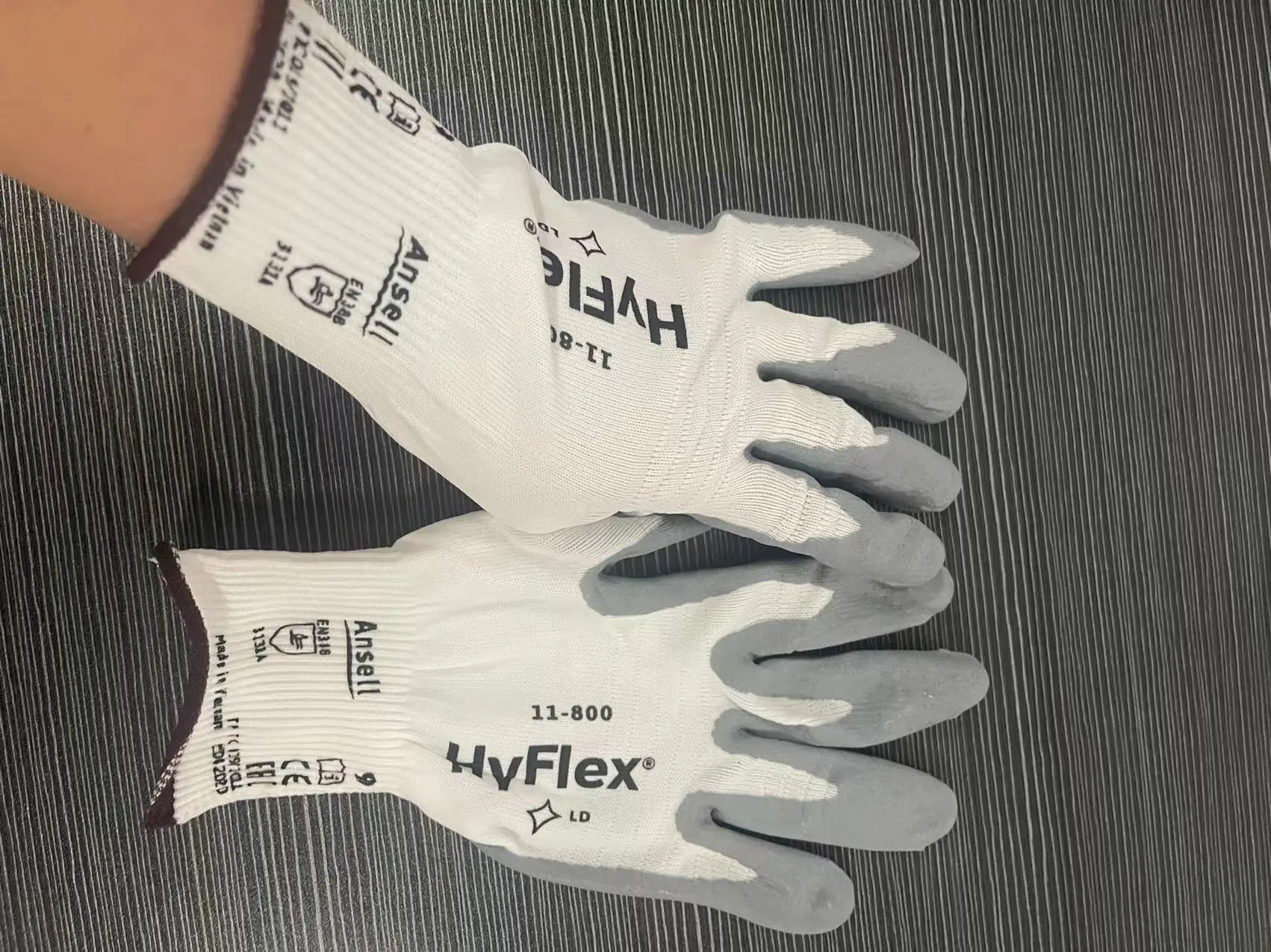 Ansell HyFlex®11-800Grey, пенопластовые, нитриловые, с покрытием ладони, с нейлоновой подкладкой, антистатические Универсальные Перчатки