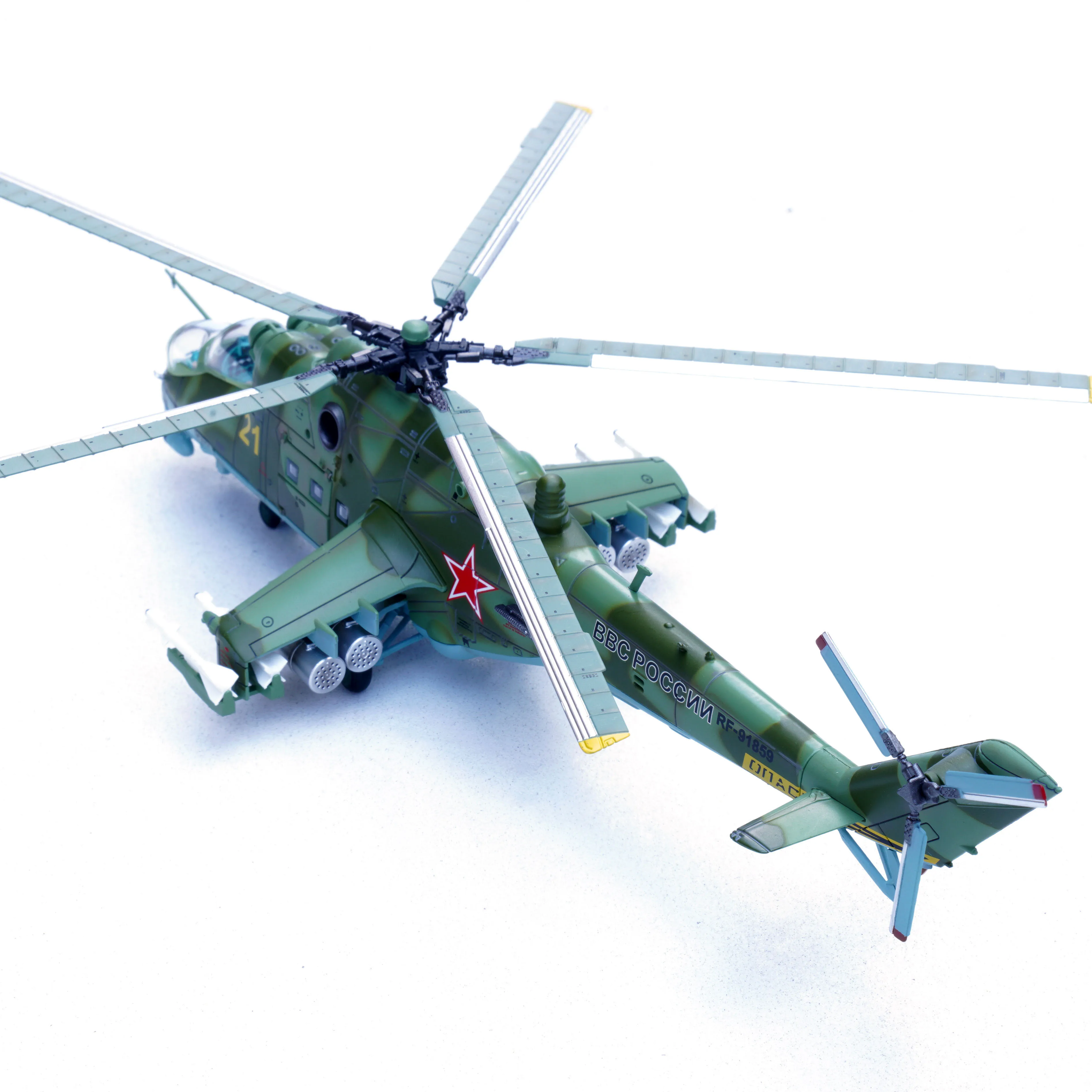 Фото P14005PH 1:72 Русская модель вертолета MI-24P Сирия 2017, статическая модель самолета №3