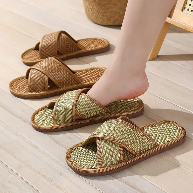 Фото Домашняя обувь Мягкие сабо Walk Around Home Trend Тапочки для мужчин 2025 Низкая цена Клеперы для взрослых Повседневный стиль Веселые сандалии Мужские №4