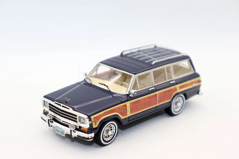 Полимерные модели автомобилей масштаб 1/43, Jeeep Grand Wagoneer для коллекции подарков