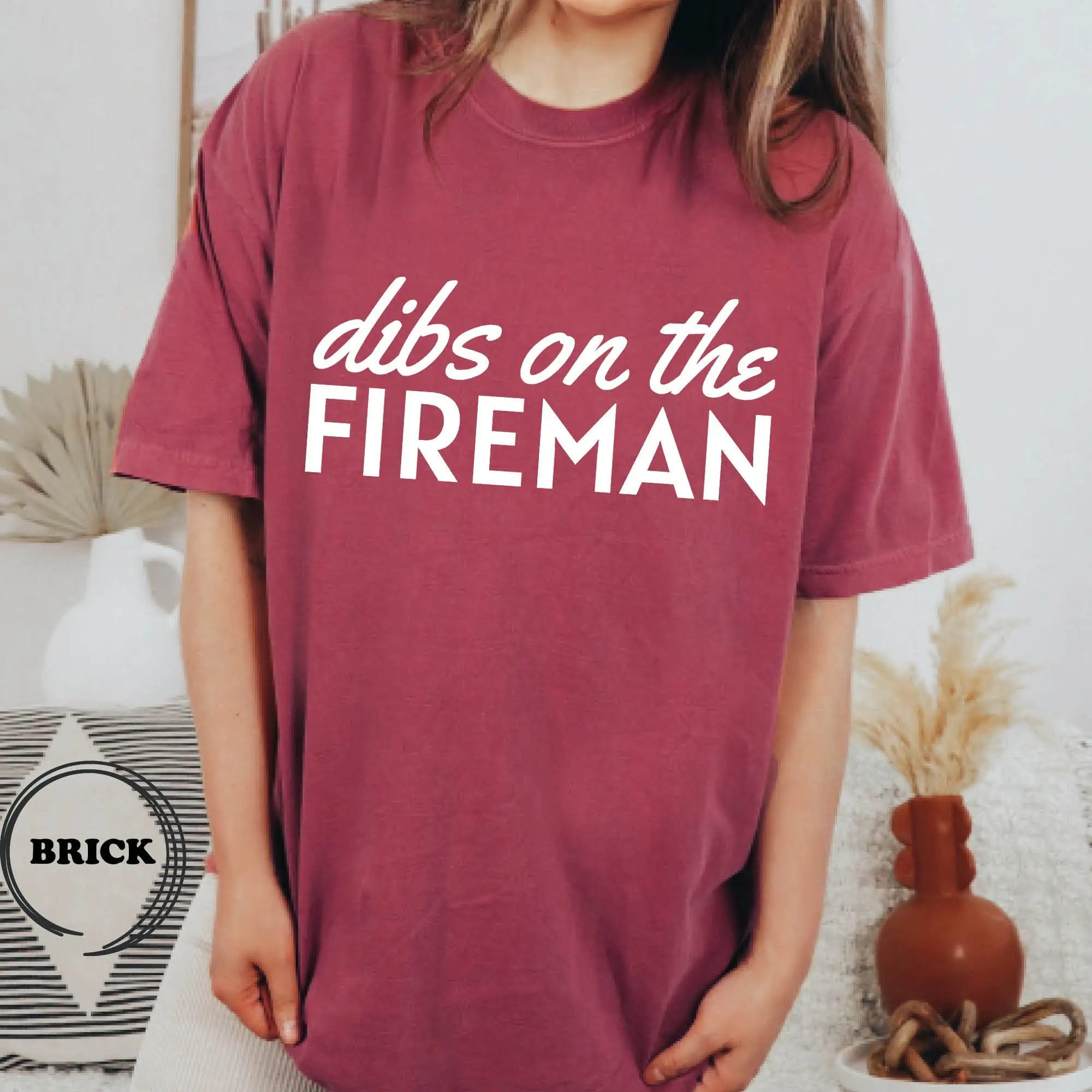 Футболка Comfort Colors Dibs On The Fireman Fire Departments S Firefighters Жена Пожарный Для