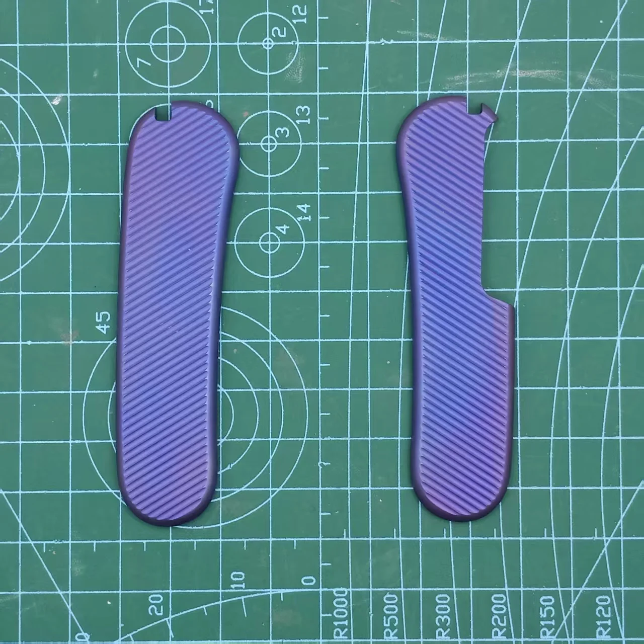 1 пара весов с саржевой ручкой TC4 для швейцарских армейских ножей Victorinox Delemont диаметром 85 мм