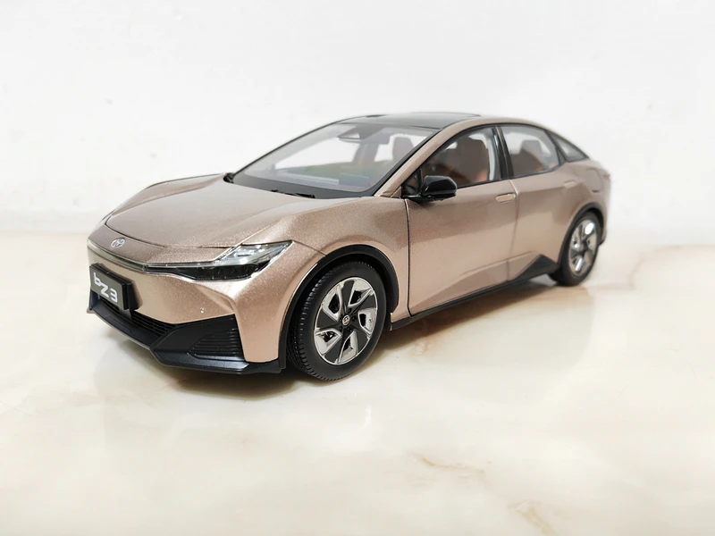 Литой под давлением масштаб 1/18, оригинальный FAW TOYOTA BZ3 E-TNGA 2023, модель автомобиля из сплава, Коллекционная игрушка, подарок, сувенир, украшение для дисплея