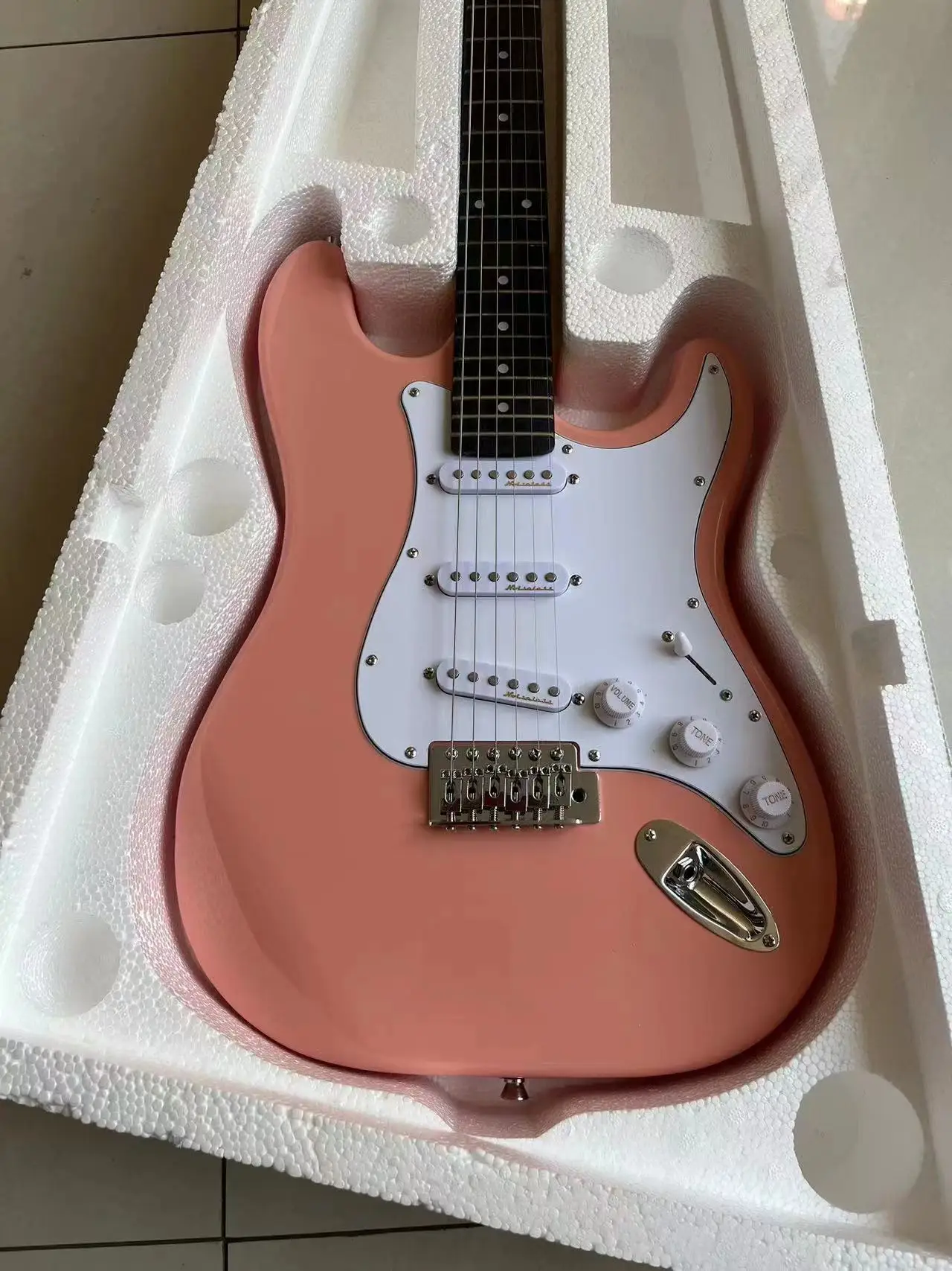 Фото Отправка в течение 5 дней stratocaste-r custom body 6 строк электрической гитары в наличии FARDFHHJ №1