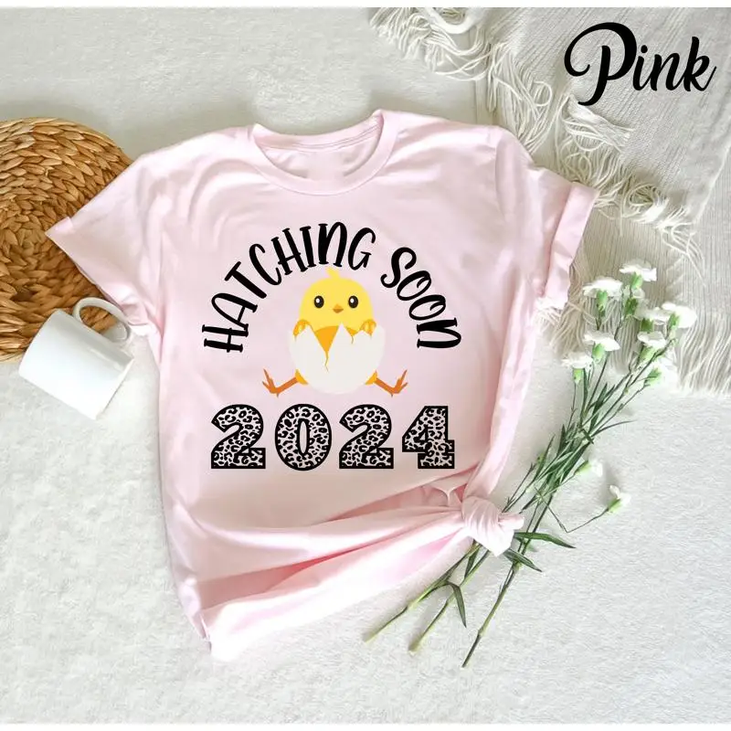 Футболка Hatching Soon 2024, Пасхальный день для женщин, счастливый милый беременный, для беременных