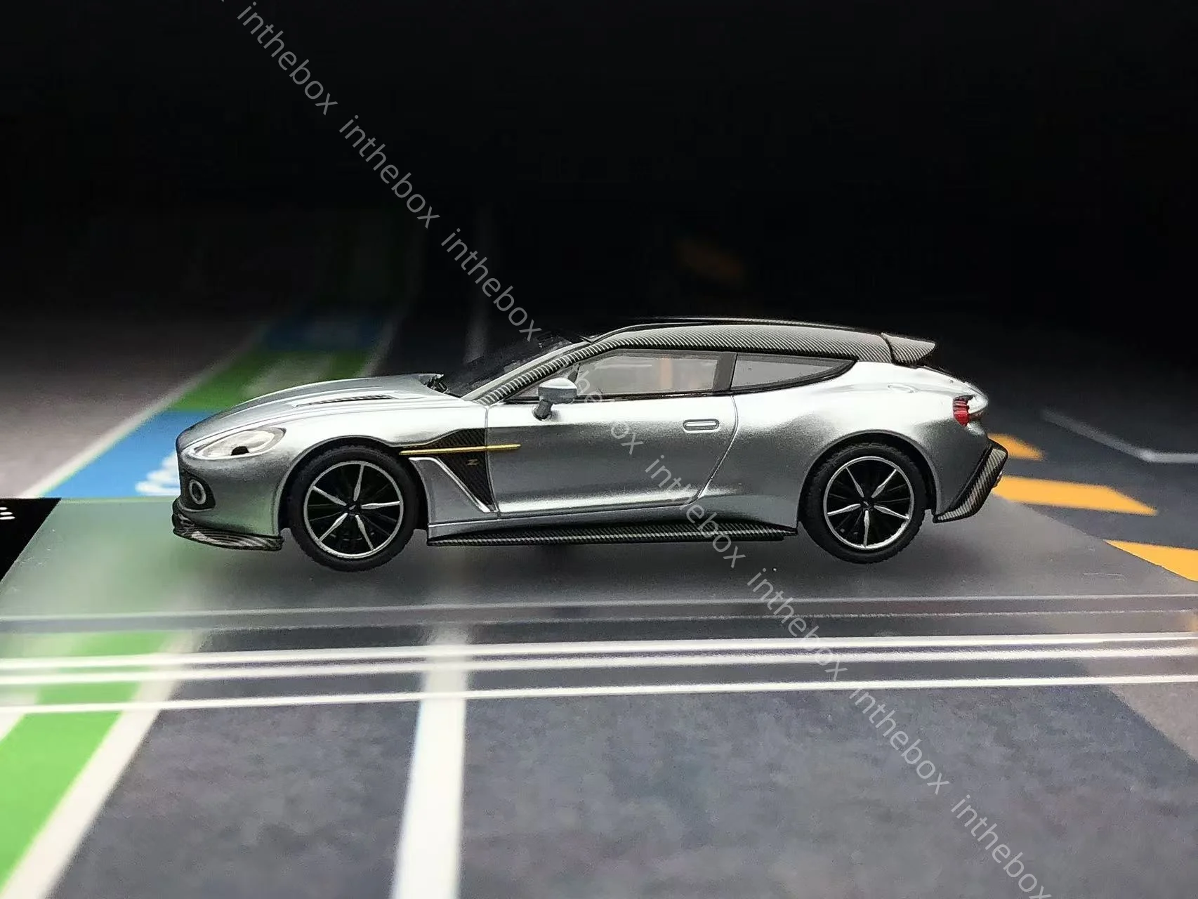 Фото In theBoxToys Store King Модель 1/64 Vanquish Zagato Shooting Super Car Литая под давлением модель автомобиля Коллекция ограниченного выпуска №5