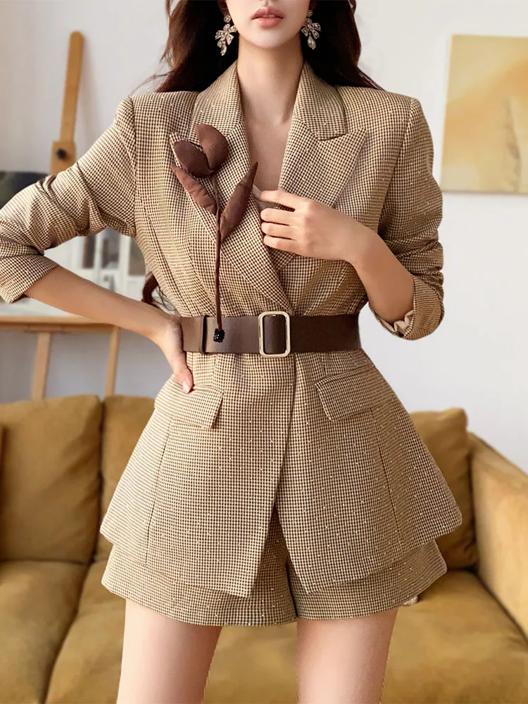 Фото DABUWAWA Tienda Vestidos Elegantes Para Mujeres, комплект из 2 предметов, женский наряд, костюм с решеткой в виде птицы, куртка, шорты с бриллиантами DA1ASE003 №2