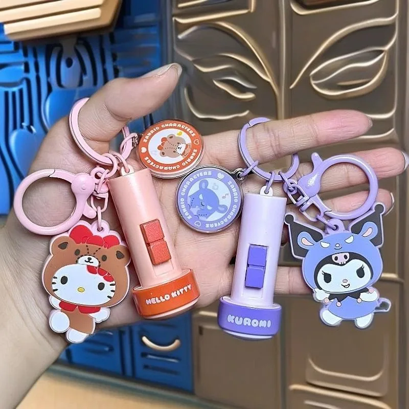 Подвеска «Hello Kitty», аниме, периферийные устройства, новая модель, креативный модный проекционный ключ-фонарик, милый забавный брелок с героями мультфильмов