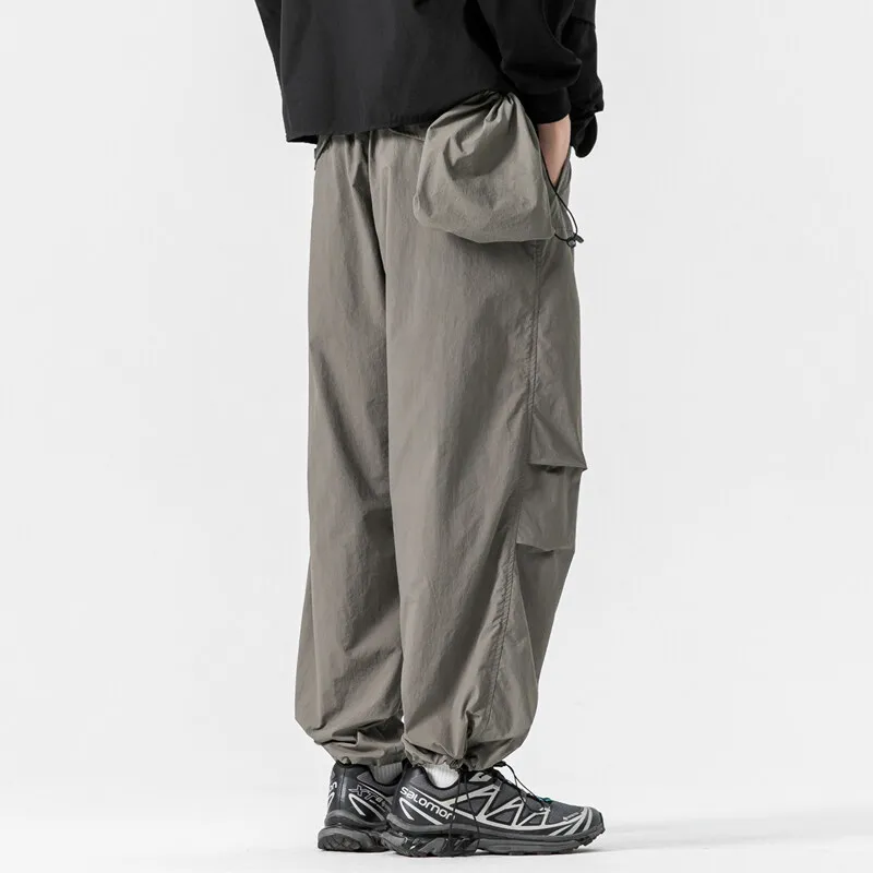 Фото Легкие брюки Techwear со съемными 3D карманами, мужская уличная одежда, модные свободные повседневные спортивные брюки-карго, комбинезоны, брюки №4