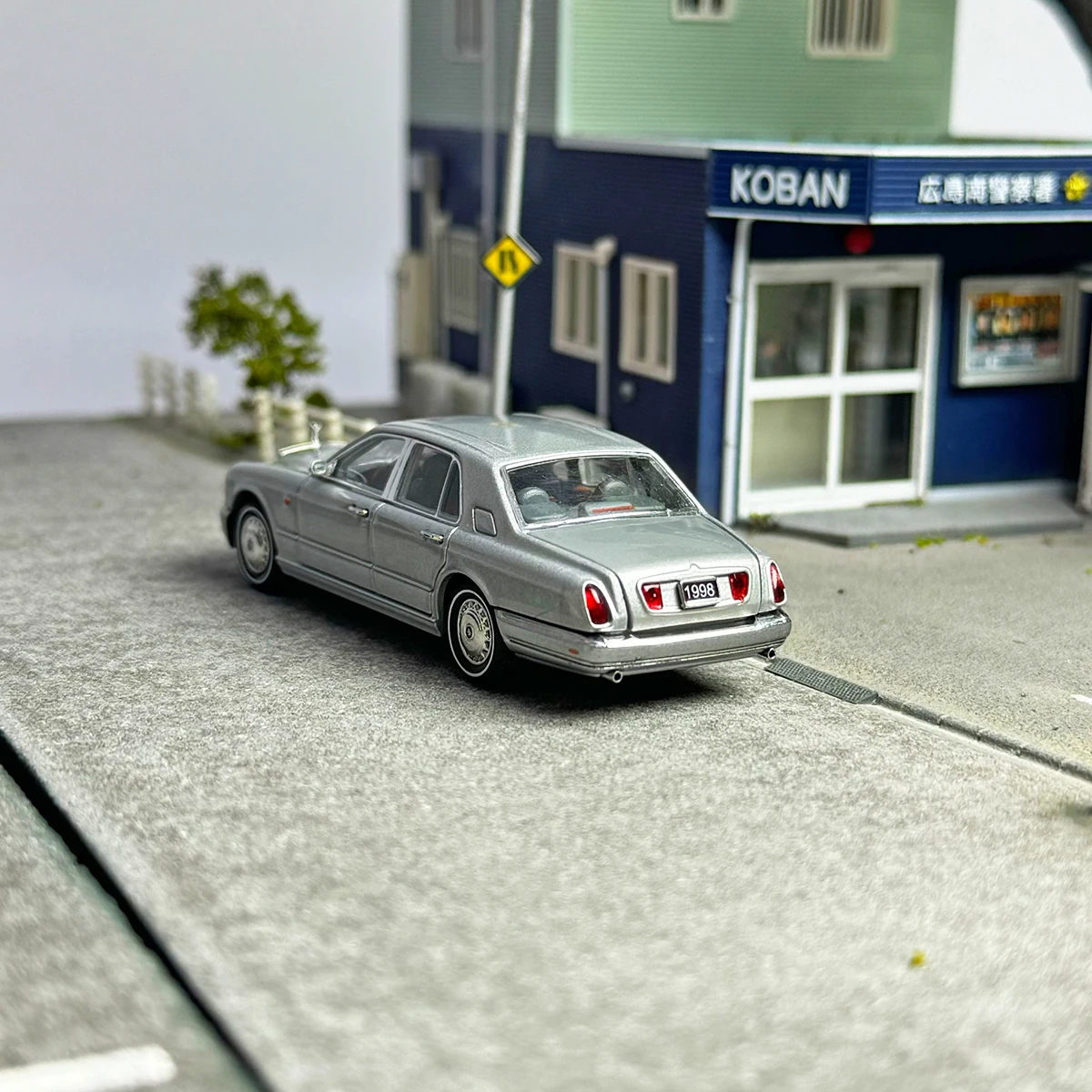 Фото GFCC 1:64 Rolls Royce Silver Seraph, легкосплавный автомобиль, литье под давлением и игрушечный транспорт, модель автомобиля, миниатюрная масштабная модель автомобиля для детей №5