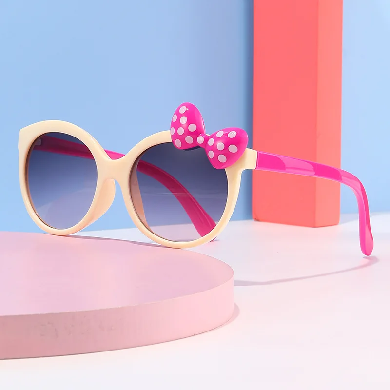 Фото Детские солнцезащитные очки Disney с Минни Маус, рисунок аниме Kawaii, детские летние солнцезащитные очки с защитой от ультрафиолета, милые очки для девочек, игрушки в подарок №3