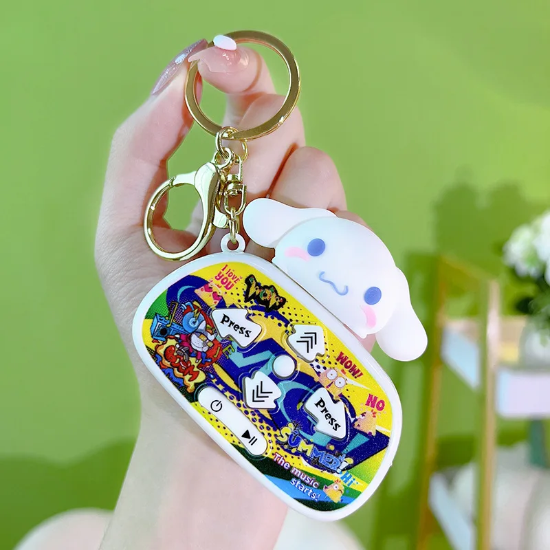 Фото Портативная игровая мини-консоль Sanrio в стиле ретро, компактный портативный игровой плеер Kuromi, брелок Hello Kitty, креативный кулон, подарок для детей №5