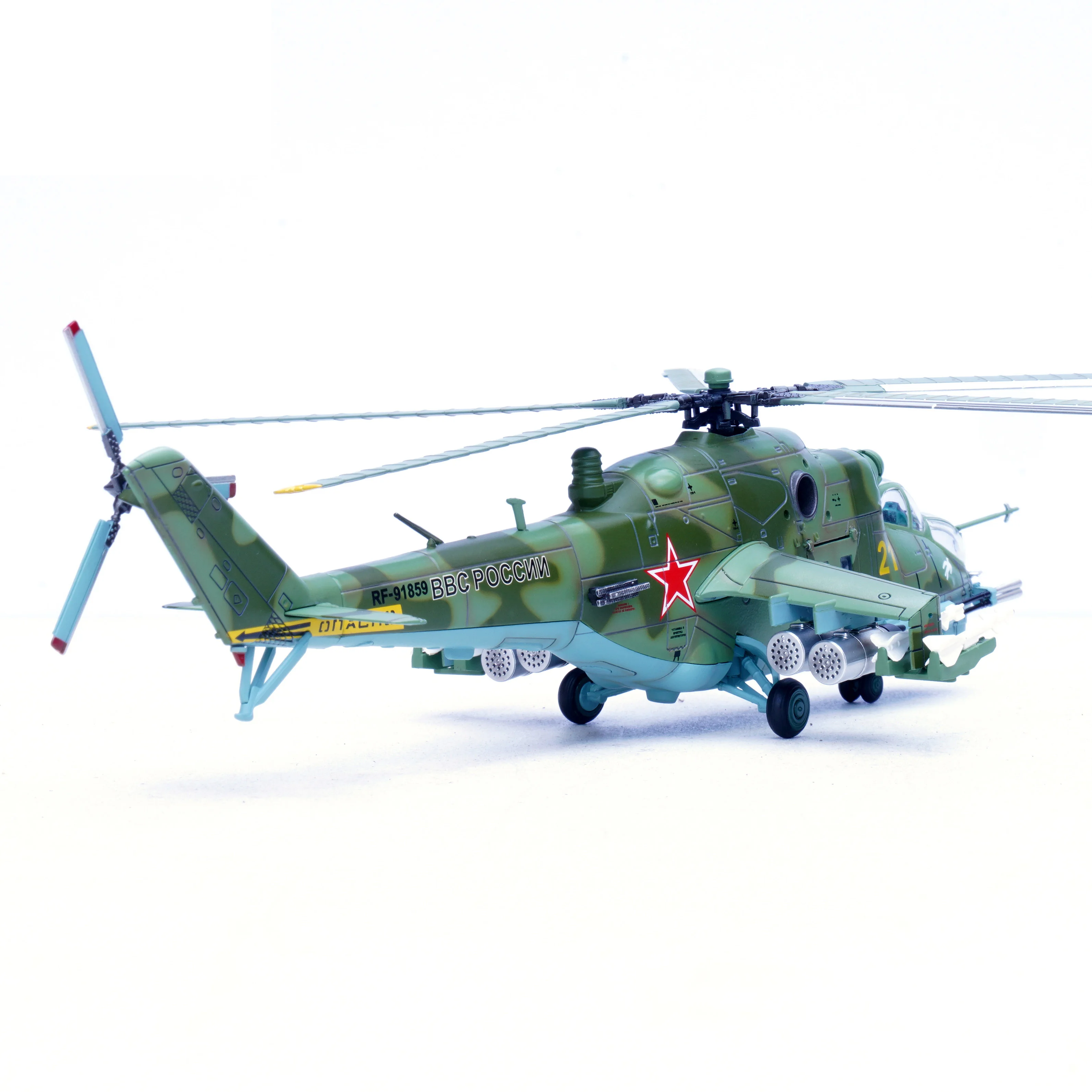Фото P14005PH 1:72 Русская модель вертолета MI-24P Сирия 2017, статическая модель самолета №4