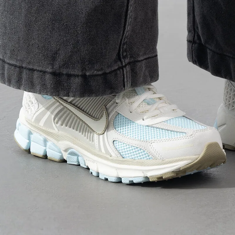 Фото Большие туфли Nike, женская обувь, новинка весны 2024, спортивная обувь ZOOM VOMERO 5, легкие дышащие повседневные кроссовки для бега IB4698-411 №4